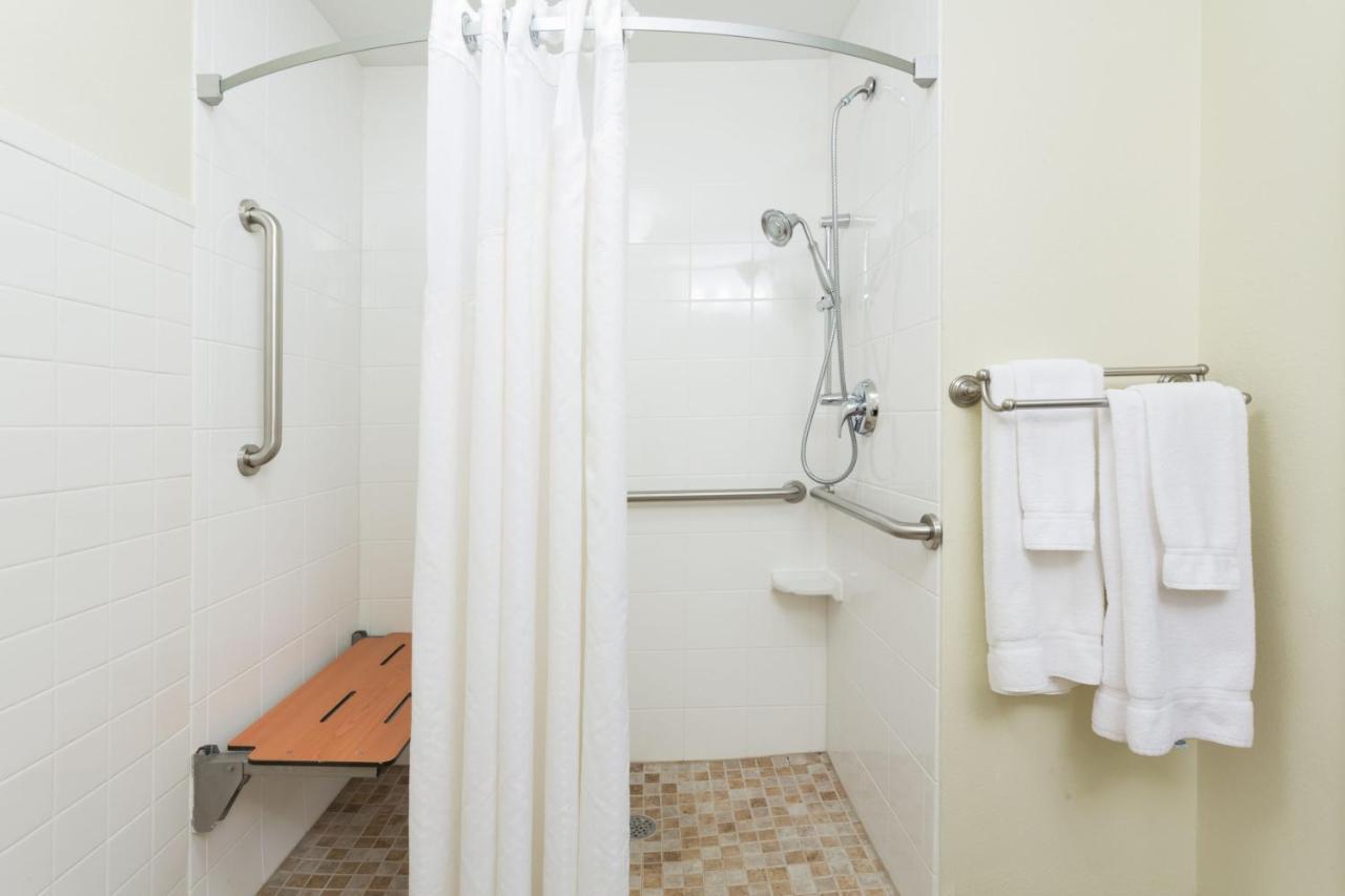Express & By Ihg Moultrie